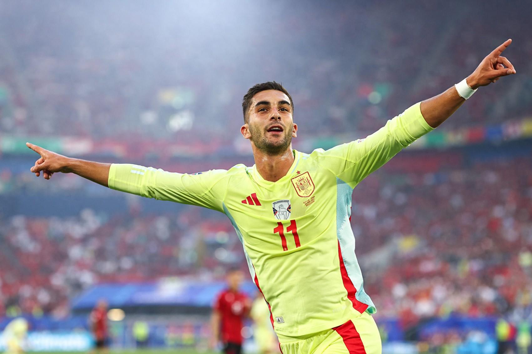 jiuyou游戏-穆古鲁扎重返赛场，出色防守首场状态出色，西班牙队观众沸腾！的简单介绍