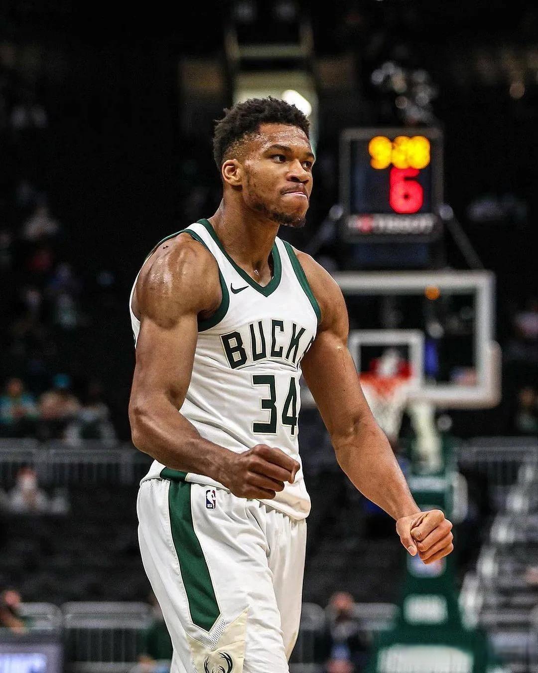 jiuyou入口-莱万多夫斯基重要时刻反败为胜，雄鹿带队取胜！